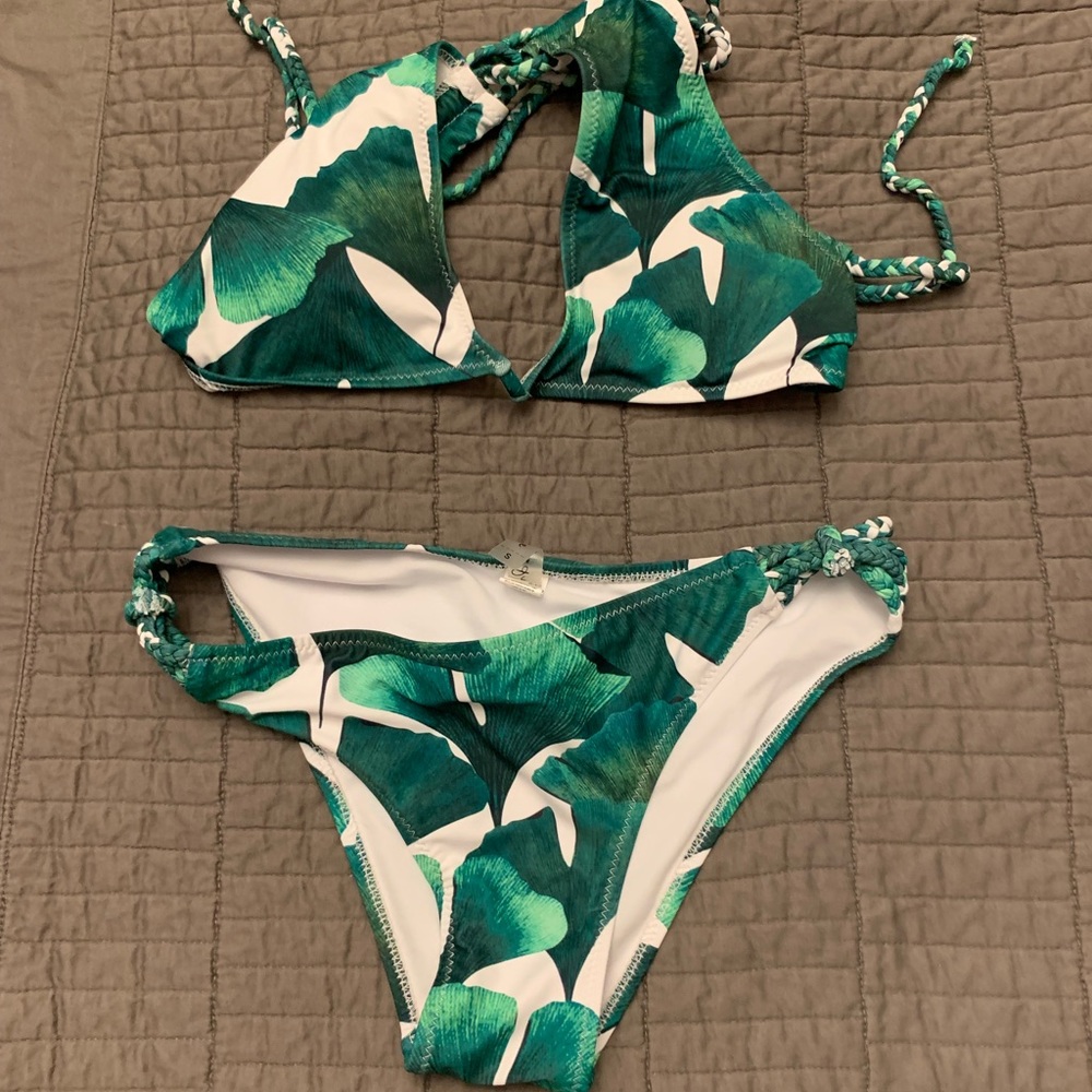 Bikini. - Picture 2 of 2